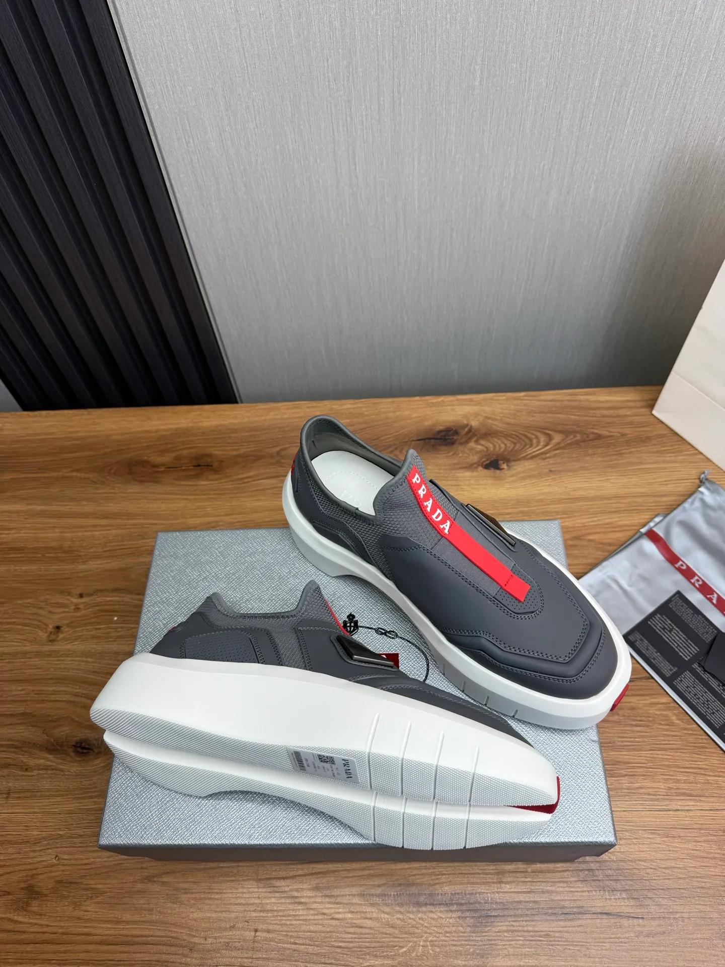 Men's shoes 💰620💰 [PRADA] Autumn and winter hot men's shoes are shipped 👏Official website synchronized ⬆️Original fly-woven cowhide fabric + cowhide lining, 1⃣️:1⃣️reproduction, original sole, 38-45 (45. Customized, non-refundable)